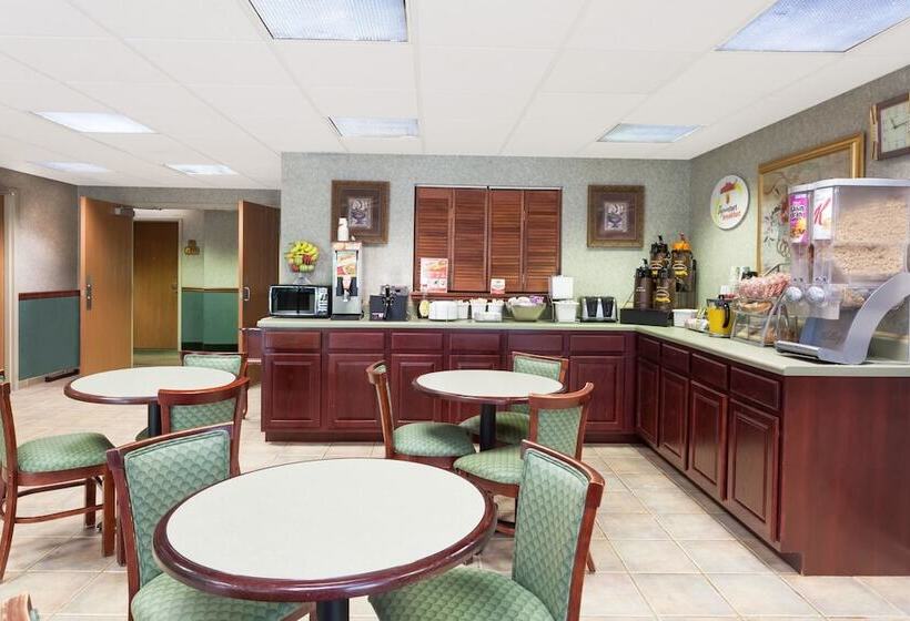 모텔 Super 8 By Wyndham Erwin, I 26 Exit 37