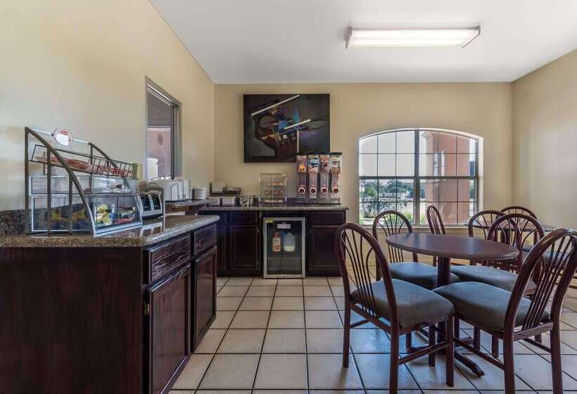 مُتل Super 8 By Wyndham Greenville