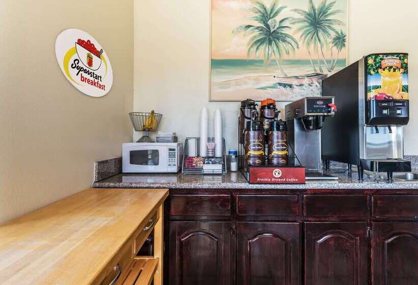 مُتل Super 8 By Wyndham Greenville