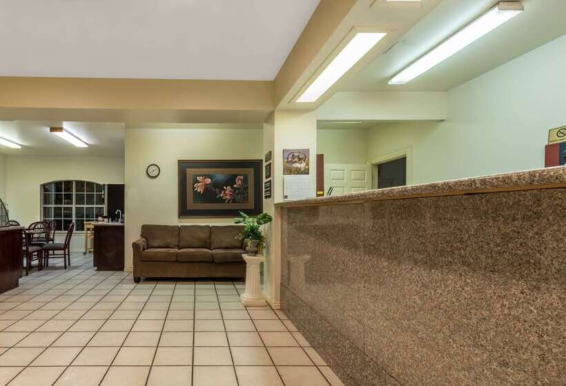 مُتل Super 8 By Wyndham Greenville