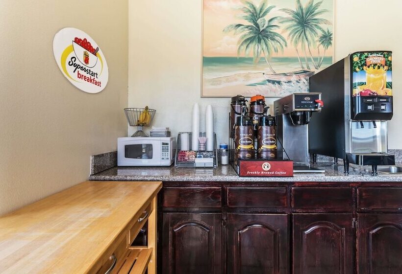 مُتل Super 8 By Wyndham Greenville