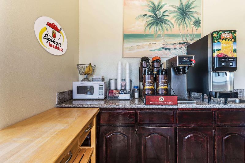 مُتل Super 8 By Wyndham Greenville