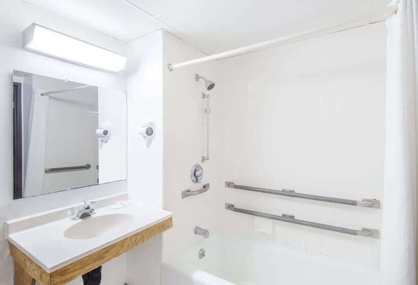 مُتل Super 8 By Wyndham Groton