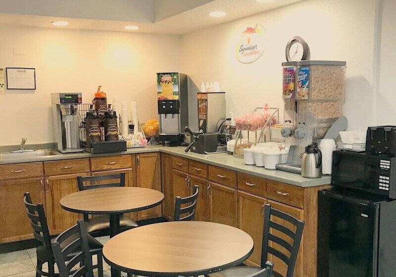 مُتل Super 8 By Wyndham Groton