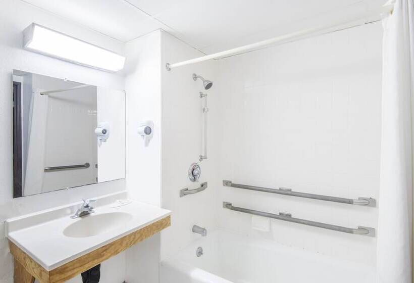 مُتل Super 8 By Wyndham Groton