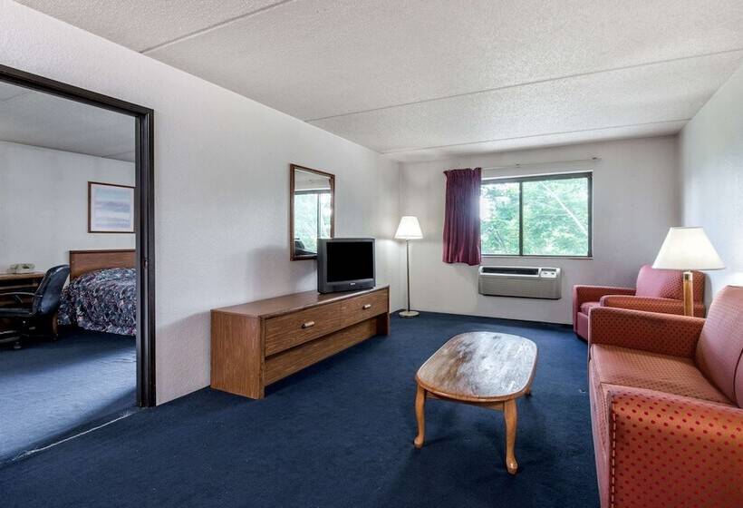 مُتل Super 8 By Wyndham Groton