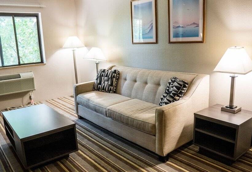 مُتل Super 8 By Wyndham Groton