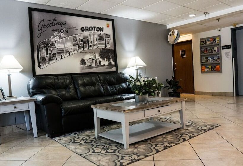 مُتل Super 8 By Wyndham Groton