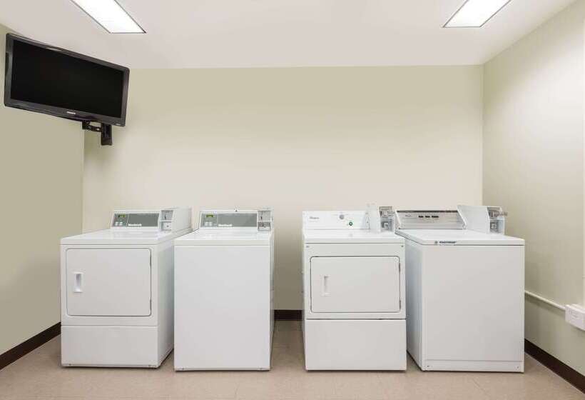 فندق على الطريق Super 8 By Wyndham Hagerstown/halfway Area