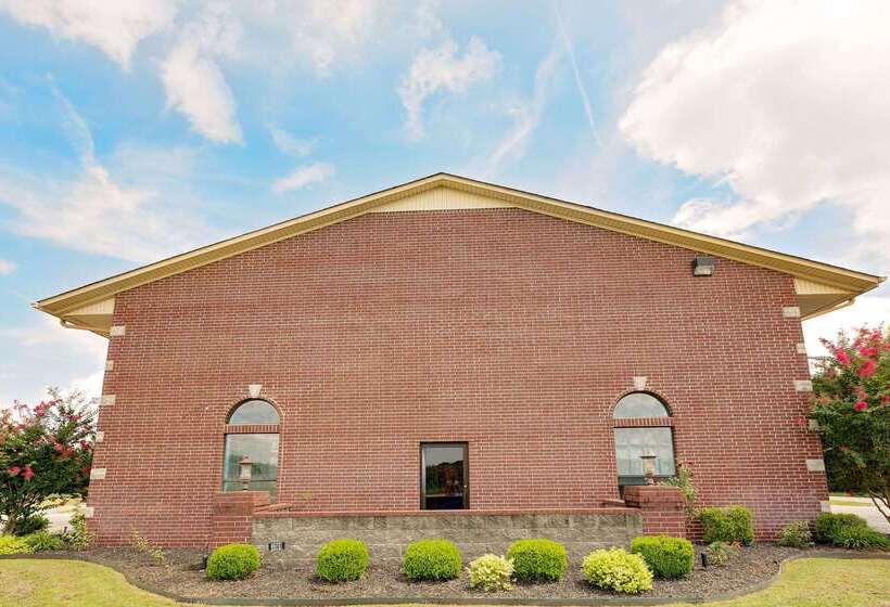 فندق على الطريق Super 8 By Wyndham Hazen