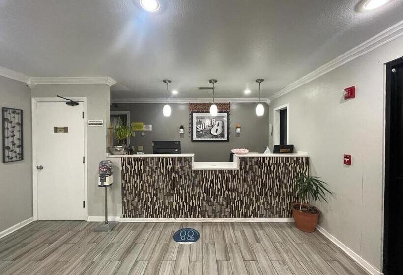 فندق على الطريق Super 8 By Wyndham Hazen