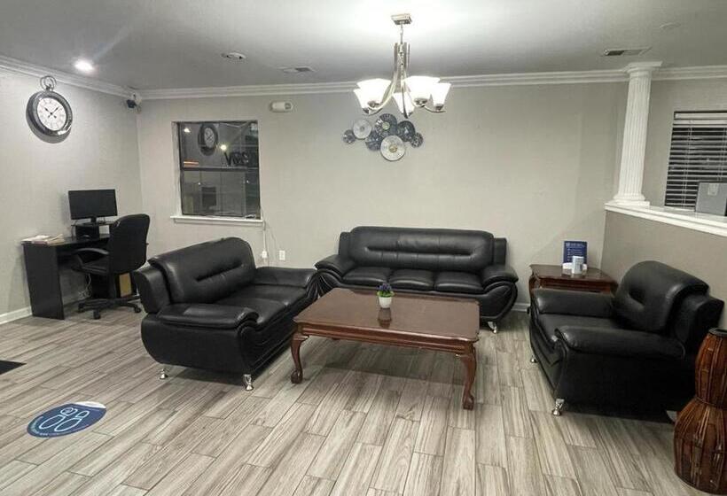 فندق على الطريق Super 8 By Wyndham Hazen