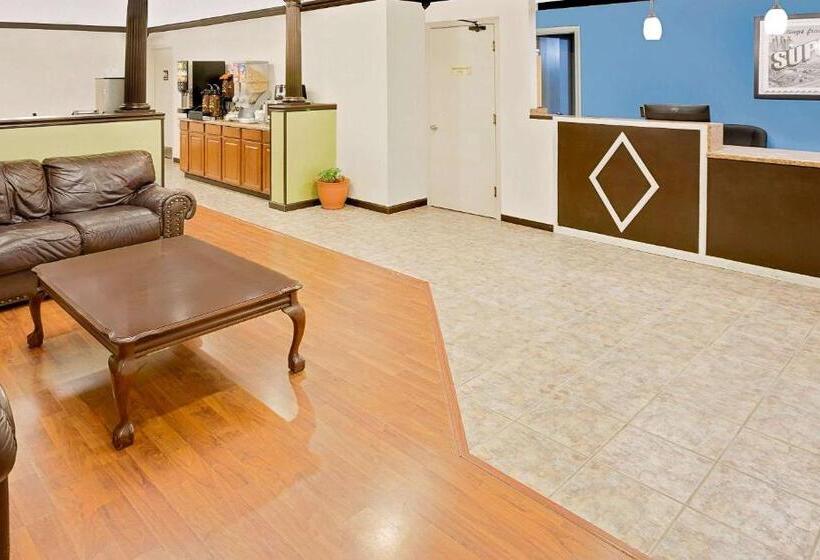 فندق على الطريق Super 8 By Wyndham Hazen