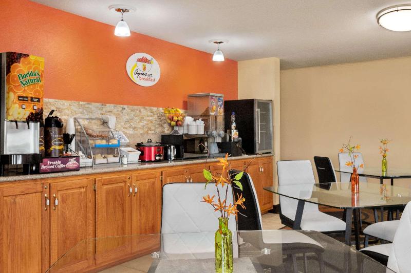 汽车旅馆  Super 8 By Wyndham Holton