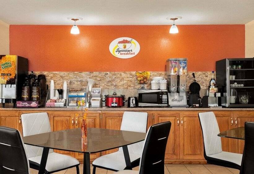 汽车旅馆  Super 8 By Wyndham Holton