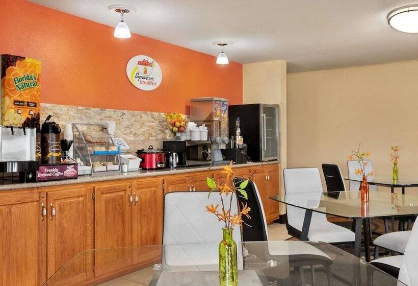 汽车旅馆  Super 8 By Wyndham Holton