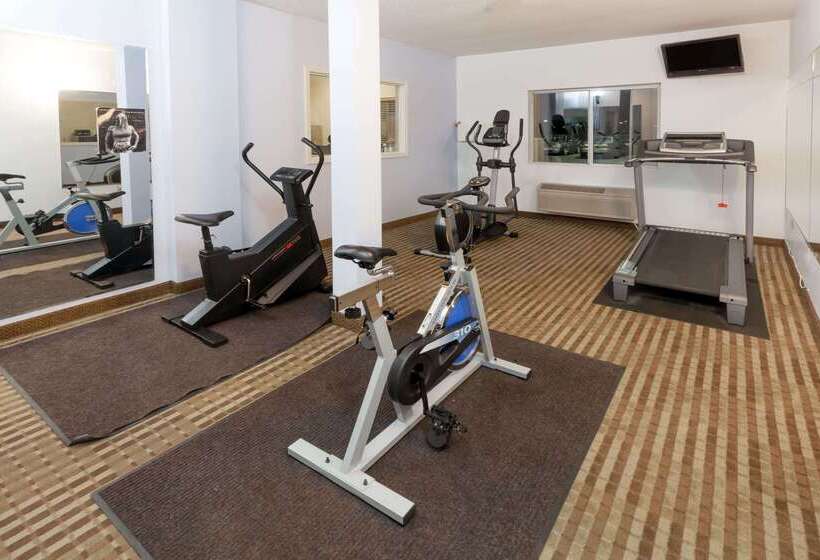 فندق على الطريق Super 8 By Wyndham Huntington