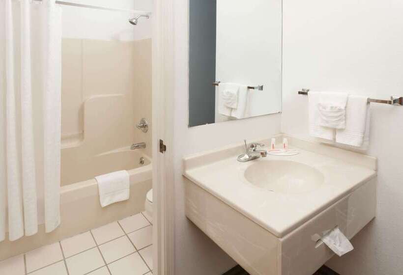 فندق على الطريق Super 8 By Wyndham Huntington