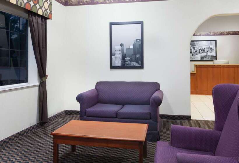 모텔 Super 8 By Wyndham Huntsville