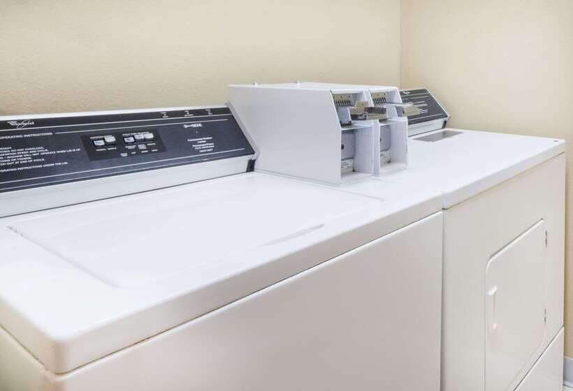 فندق على الطريق Super 8 By Wyndham Jamestown