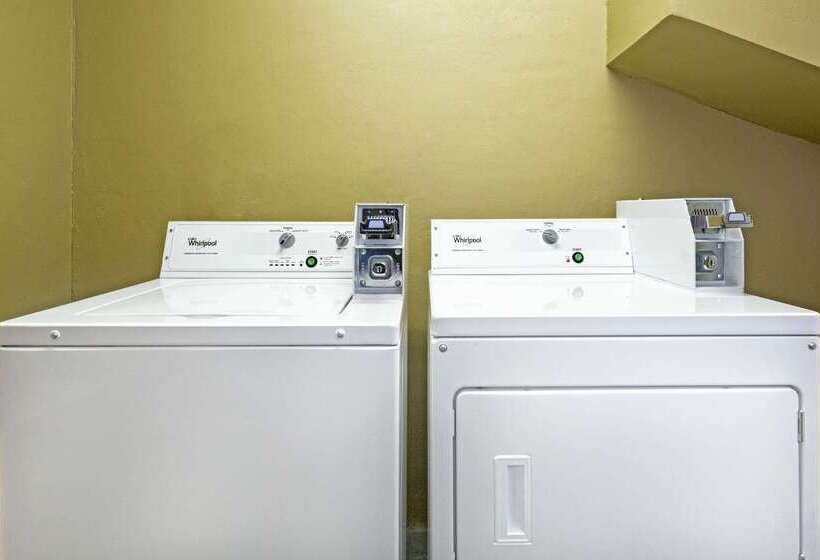 فندق على الطريق Super 8 By Wyndham Kingsport /i81