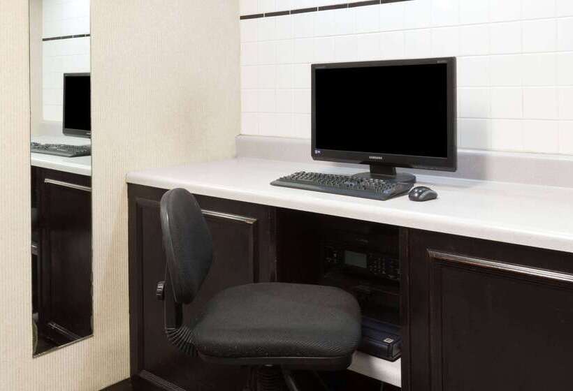 فندق على الطريق Super 8 By Wyndham Kingsport /i81