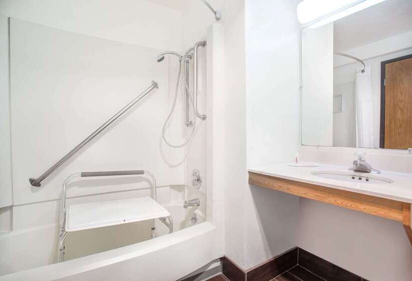 فندق على الطريق Super 8 By Wyndham Lacey Olympia Area