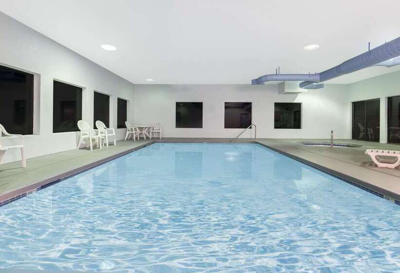 فندق على الطريق Super 8 By Wyndham Lacey Olympia Area