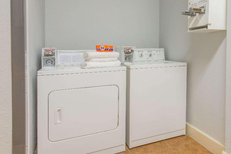 مُتل Super 8 By Wyndham Lake Charles/sulphur