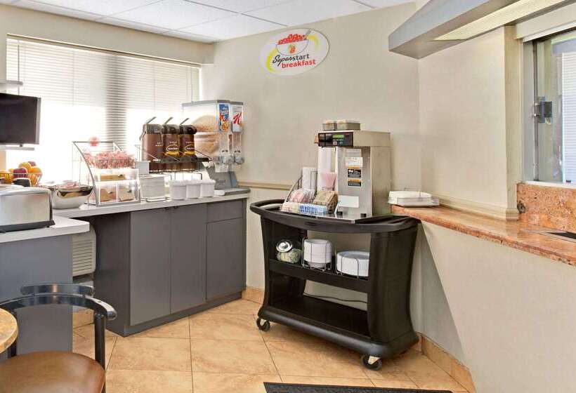 مُتل Super 8 By Wyndham Long Island City Lga