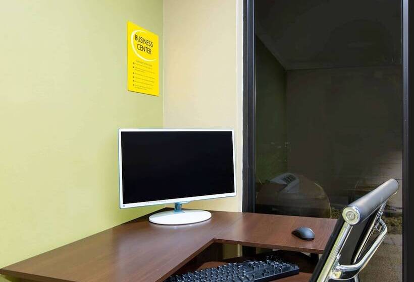 فندق على الطريق Super 8 By Wyndham Malvern