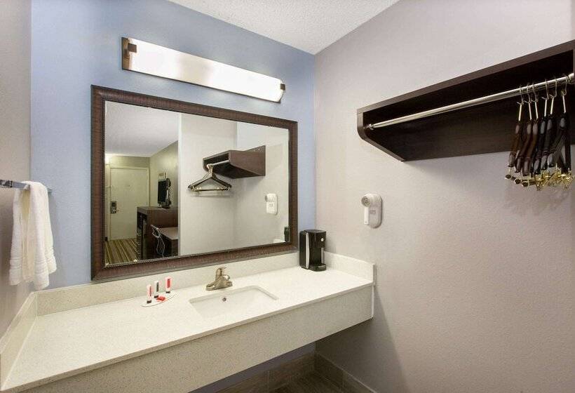 فندق على الطريق Super 8 By Wyndham Malvern