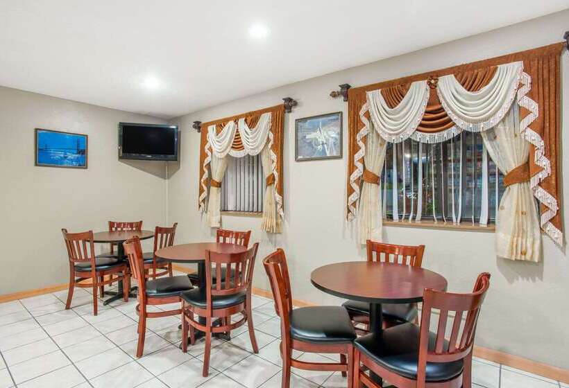 فندق على الطريق Super 8 By Wyndham Massena Ny