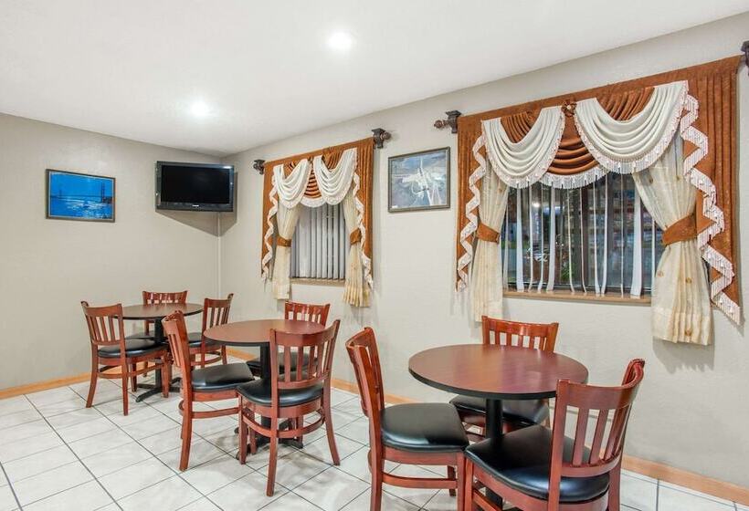 فندق على الطريق Super 8 By Wyndham Massena Ny