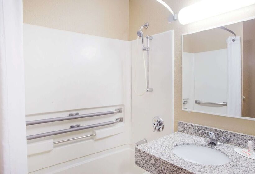 فندق على الطريق Super 8 By Wyndham Massena Ny