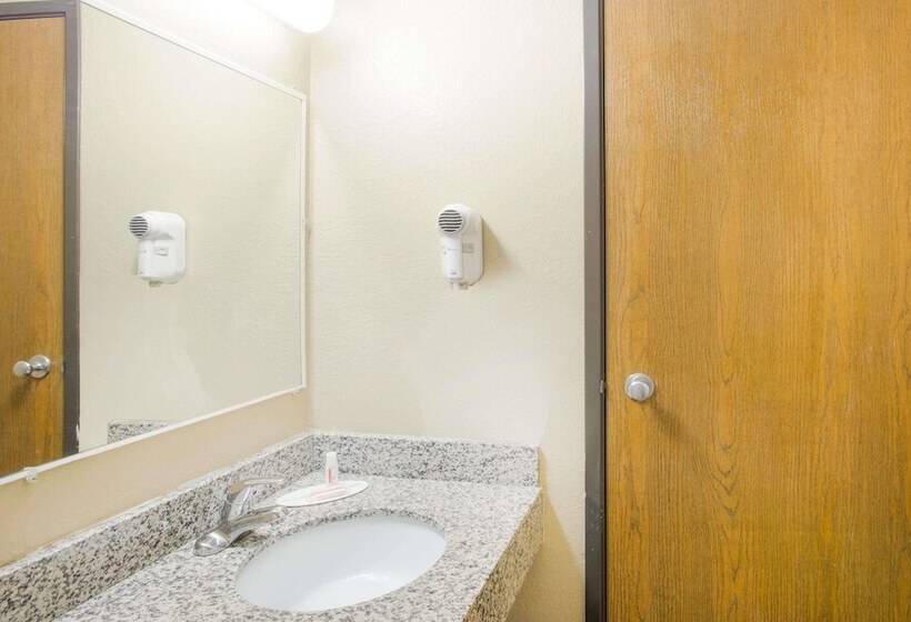 فندق على الطريق Super 8 By Wyndham Massena Ny