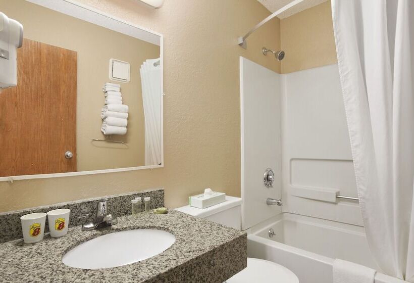 فندق على الطريق Super 8 By Wyndham Massena Ny