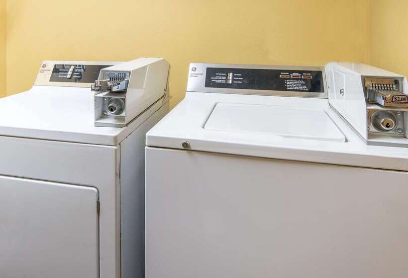 모텔 Super 8 By Wyndham Medina