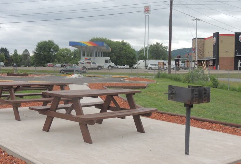 فندق على الطريق Super 8 By Wyndham Mifflinville Near Bloomsburg