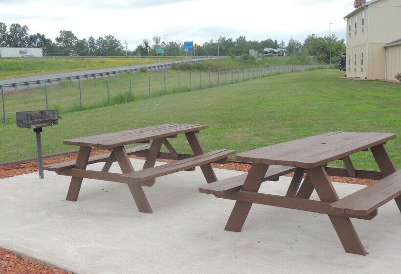 فندق على الطريق Super 8 By Wyndham Mifflinville Near Bloomsburg