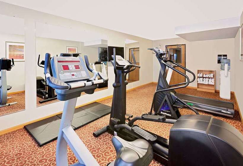 فندق على الطريق Super 8 By Wyndham Mt. Pleasant