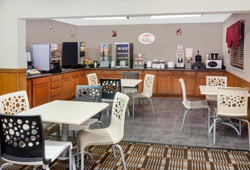 فندق على الطريق Super 8 By Wyndham Muscatine