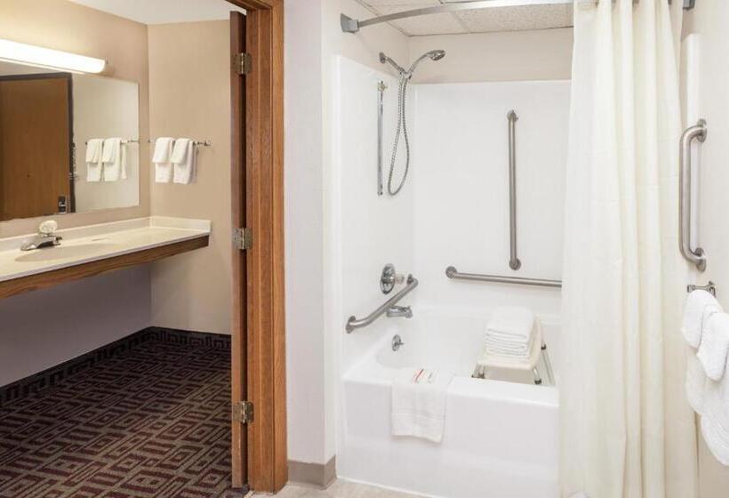 فندق على الطريق Super 8 By Wyndham Muscatine