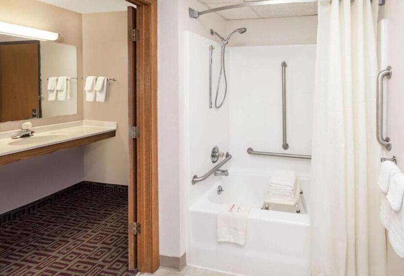 فندق على الطريق Super 8 By Wyndham Muscatine