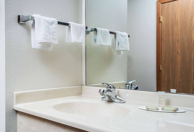 فندق على الطريق Super 8 By Wyndham Neillsville Wi