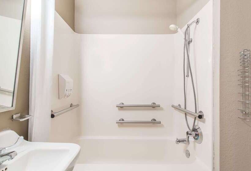 汽车旅馆  Super 8 By Wyndham Niagara Falls