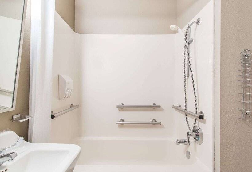 汽车旅馆  Super 8 By Wyndham Niagara Falls