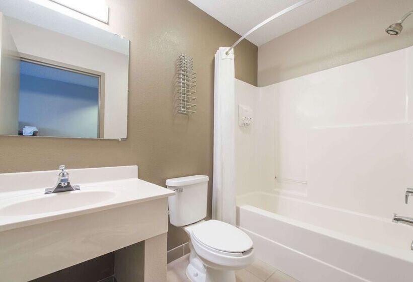 汽车旅馆  Super 8 By Wyndham Niagara Falls