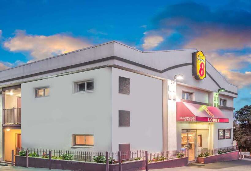 فندق على الطريق Super 8 By Wyndham North Bergen Nj/nyc Area