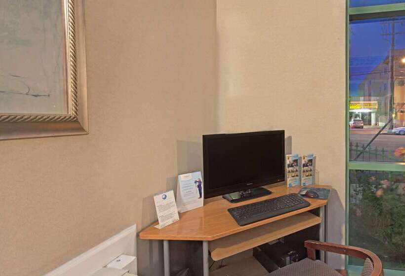 Мотель Super 8 By Wyndham North Hollywood